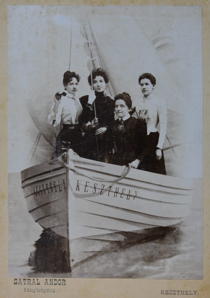Keszthelyi hölgyek 1899-ből